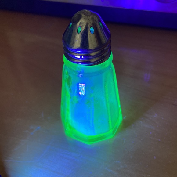 Hazel Atlas Other - Vintage Hazel Atlas Uranium Glass Salt Shaker